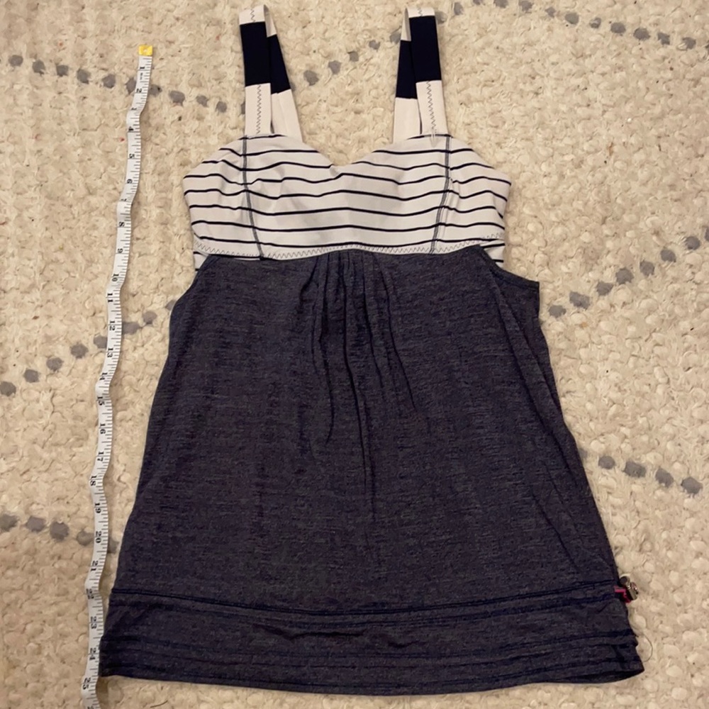 Lululemon cut out tank top with shelf bra